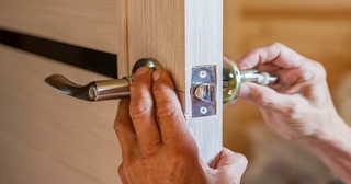 Установка и замена дверной ручки в Черемхове от 282 руб. – Мастер24, монтаж фурнитуры, недорого