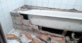 Демонтаж ванны в Черемхове от Мастер24 — быстро, недорого, вывоз старой ванны от 1043 руб.